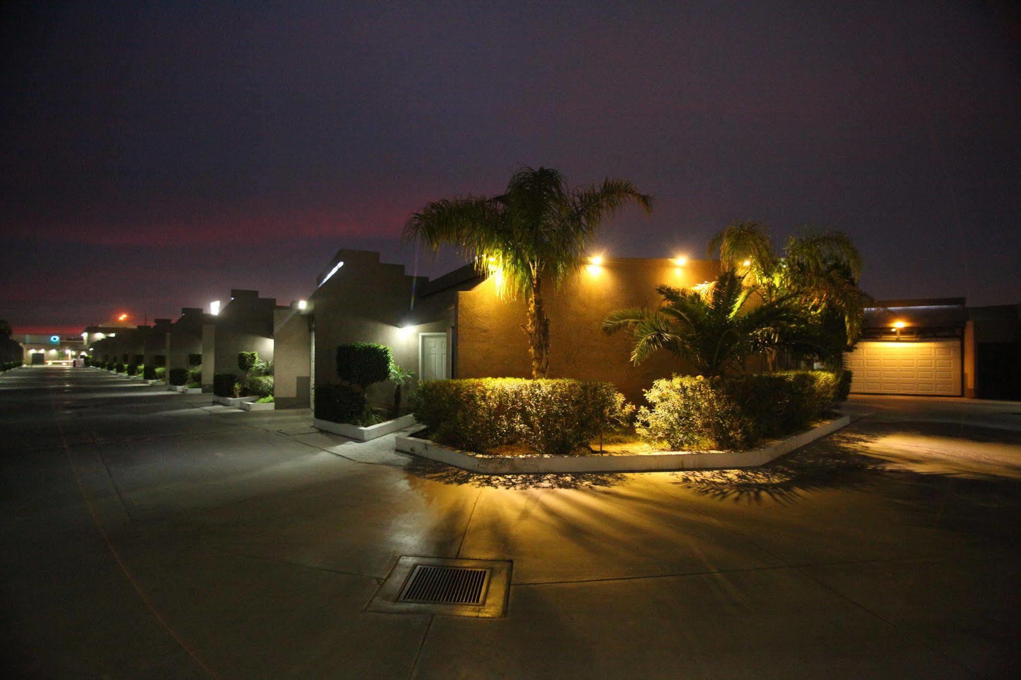 Motel Mediterraneo Mexicali Bagian luar foto
